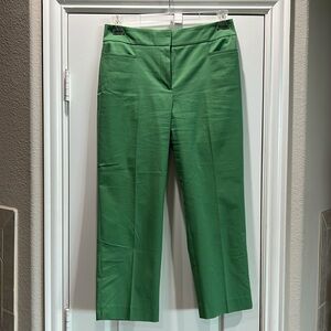 And Taylor size 6 green straight leg Capri dress pants